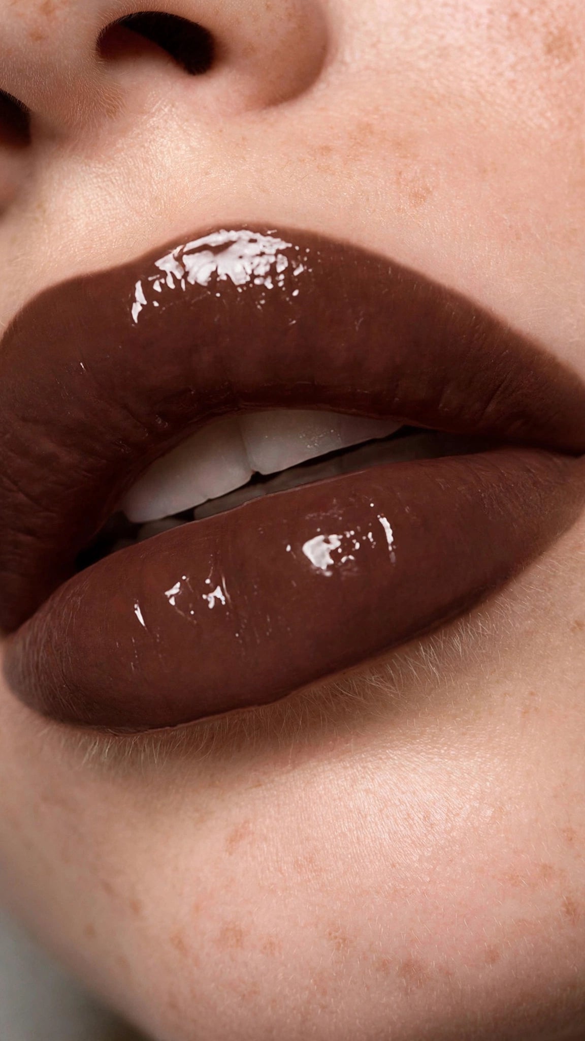 Glossy Liquid Lip Glaze – Non-Sticky Lip Oil, High Gloss & Plumping